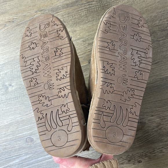 BearPaw Girls Emma Short Sheepskin Suede Sherpa Lined Boots, size Big Girls 3 - Picture 9 of 10